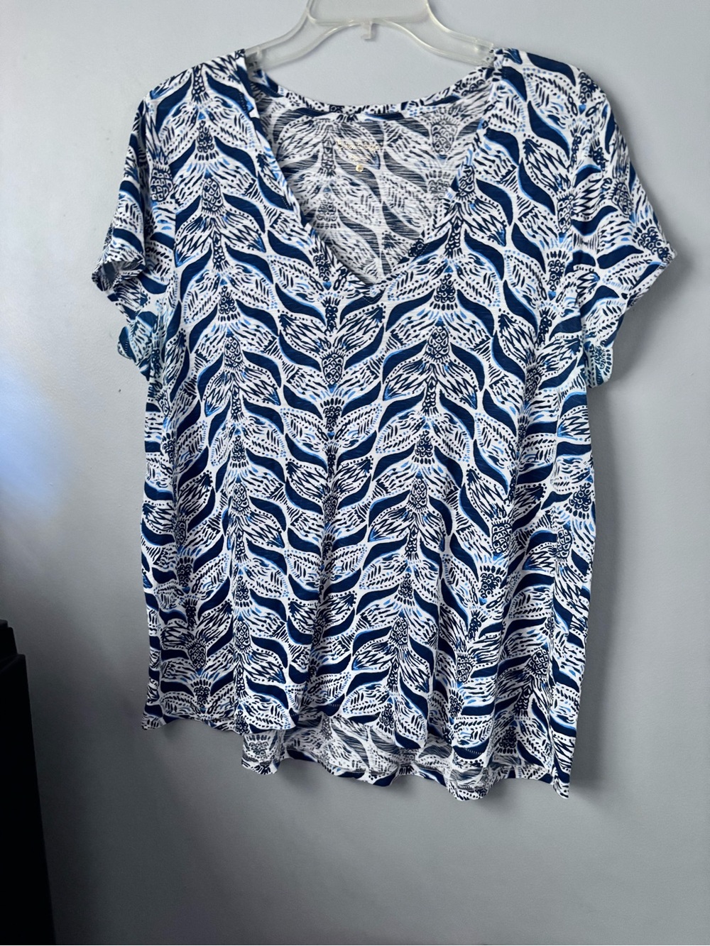 Lilly Pulitzer Blue & White V-Neck Short Sleeve Top